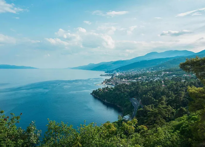 Premium Apartment With Beautiful Sea View, Short Walk To The Sea